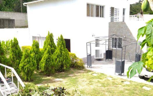 Casa Quinta en Urbanización Bosques de la Lagunita, El Hatillo