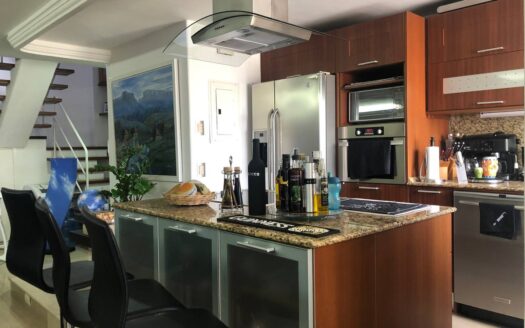 Apartamento Duplex en Los Palos Grandes, Municipio Chacao, Estado Miranda