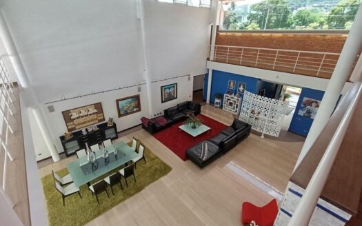 EN VENTA Mansión ubicada en Valle Arriba, Municipio Baruta, Estado Miranda