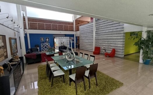 EN VENTA Mansión ubicada en Valle Arriba, Municipio Baruta, Estado Miranda