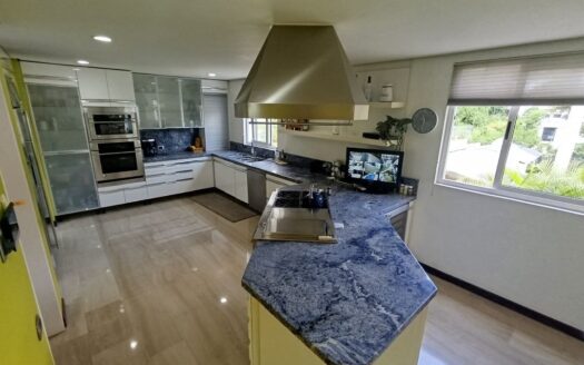 EN VENTA Mansión ubicada en Valle Arriba, Municipio Baruta, Estado Miranda